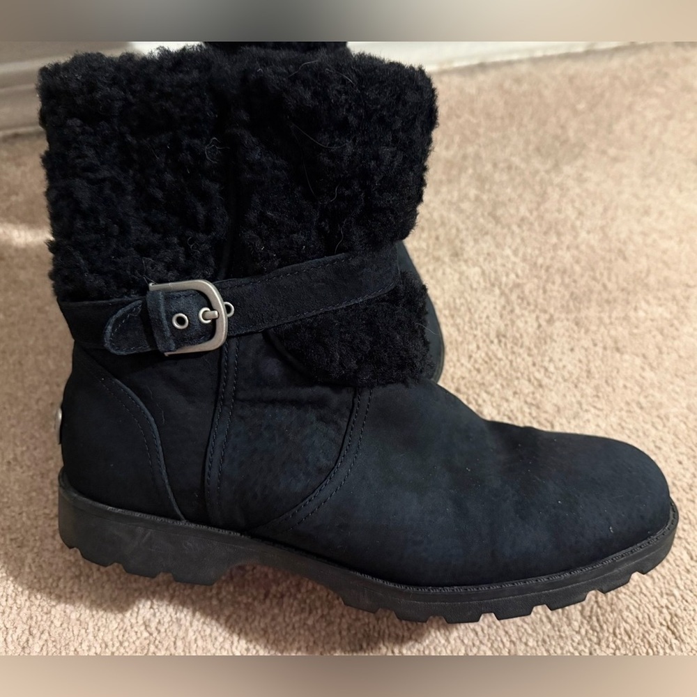 UGG Blayre II Australia Fuzzy Wool Black Winter Boots- Size 8 Women’s - Picture 2 of 5